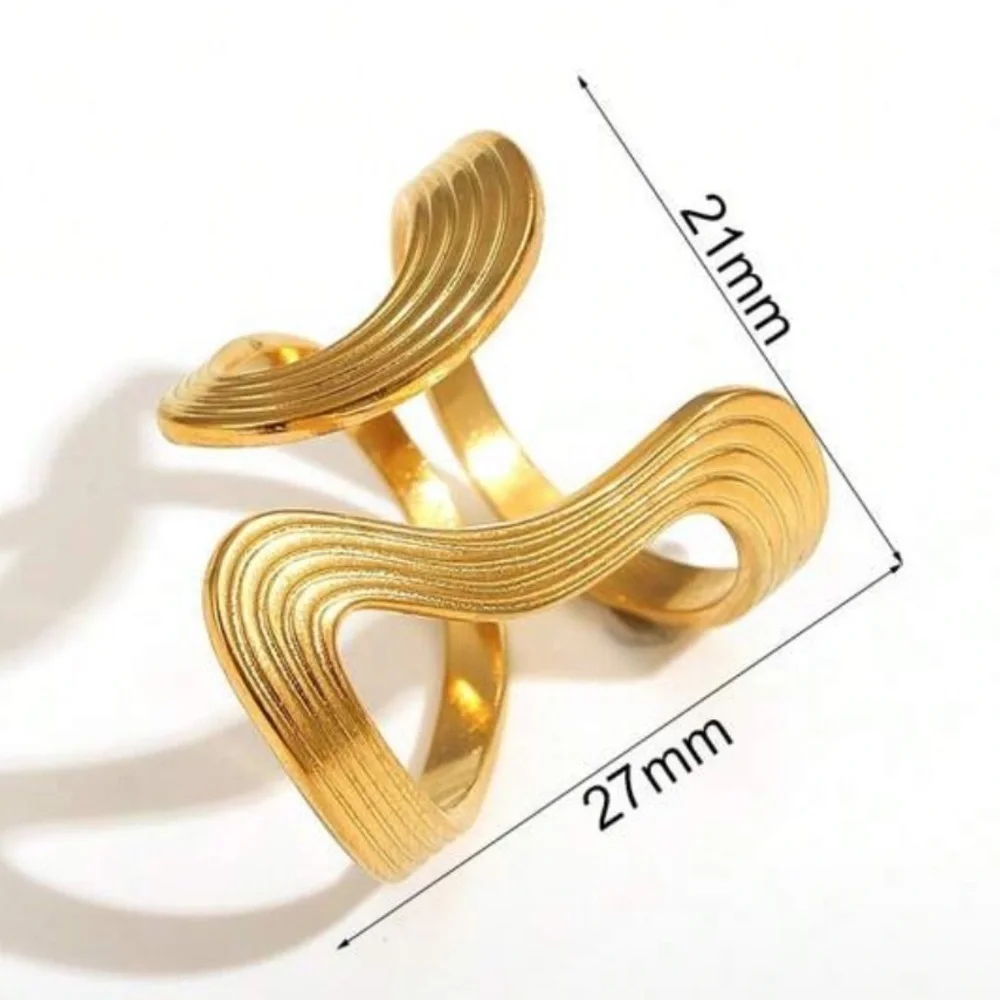 Eclipse Gold Thick Curve Ring
